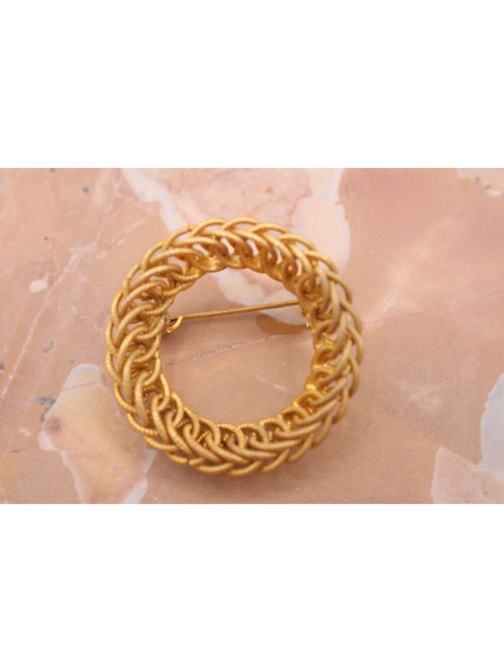 Interlocking Rope Chain Wreath Brooch Pin MCM 50-60s Scarf Accent Pin Gold-Tone